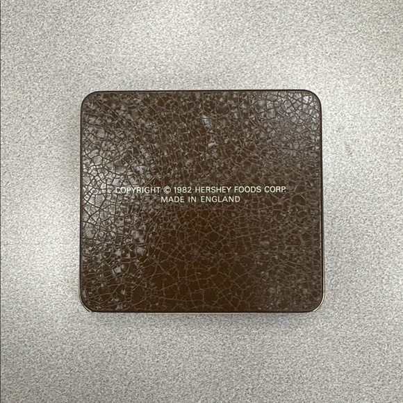 Rare 1982 Hershey's Little Puck Cigars Tin - Picture 2 of 3